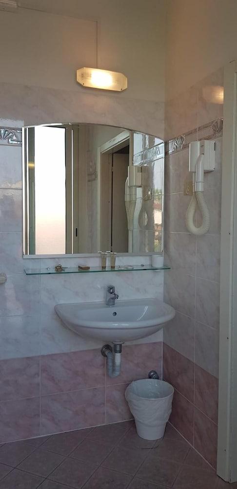 Hotel Britannia Rimini Marina Centro Kültér fotó