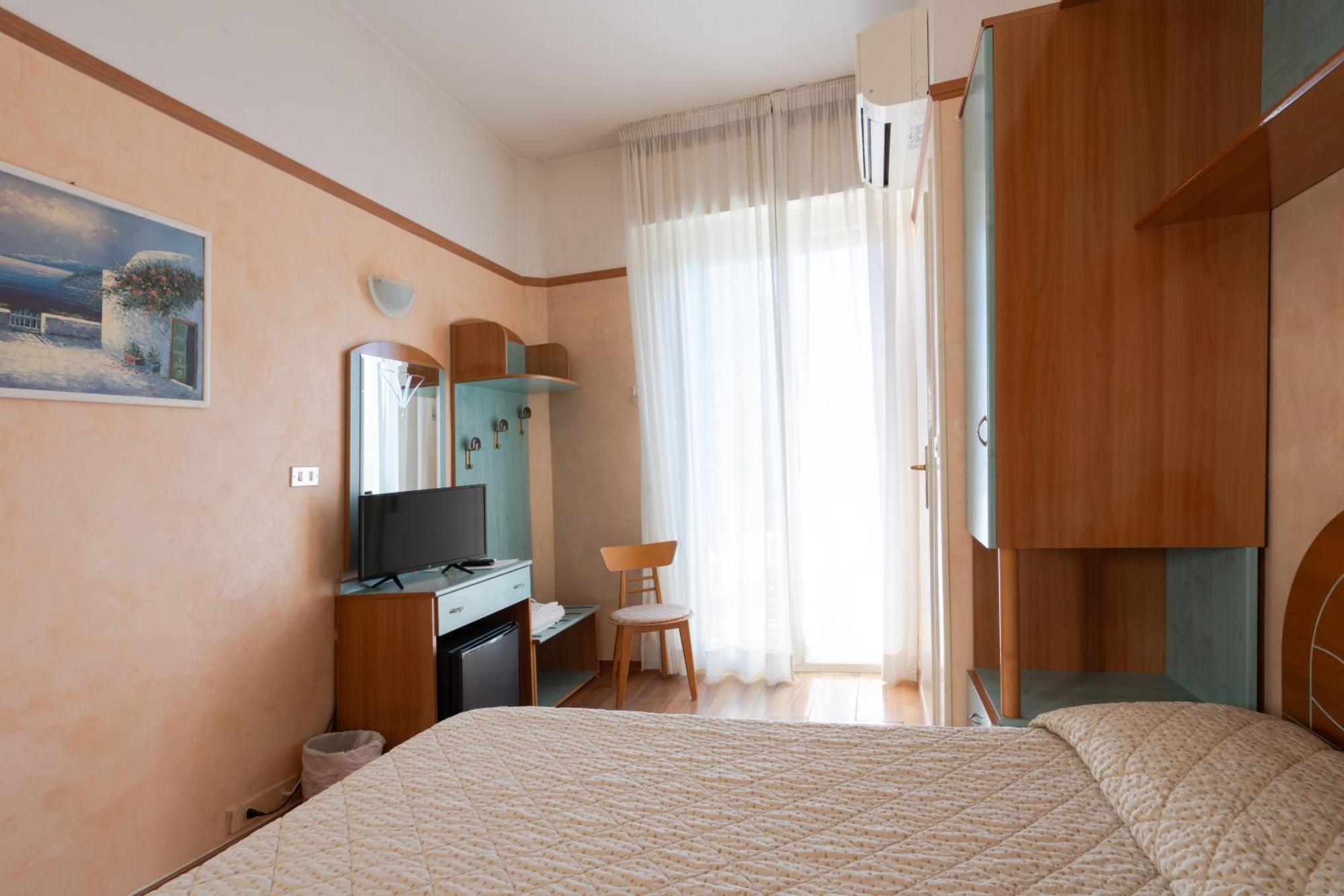 Hotel Britannia Rimini Marina Centro Kültér fotó
