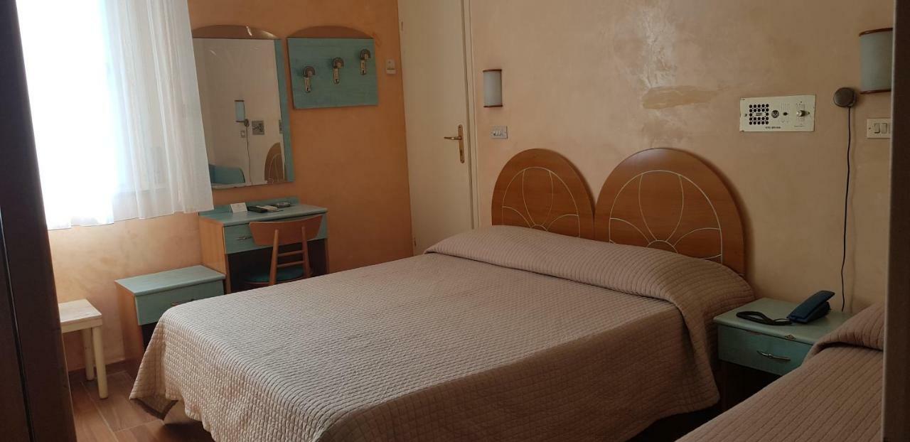 Hotel Britannia Rimini Marina Centro Kültér fotó