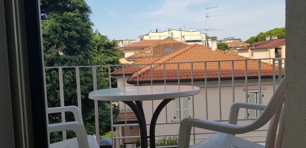 Hotel Britannia Rimini Marina Centro Kültér fotó